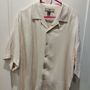 Lightly worn. Tommy Bahama 100% silk short sleeve men’s shirt. Large.